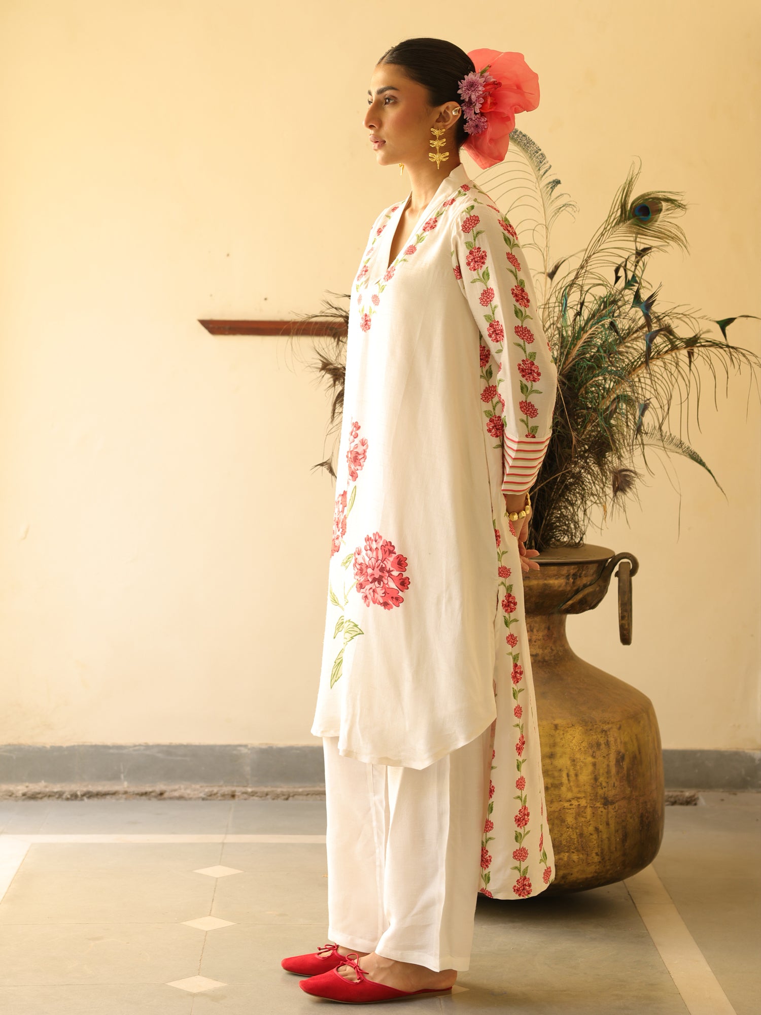 Komal Set- Ivory Chanderi Floral Print Kurta & Pant